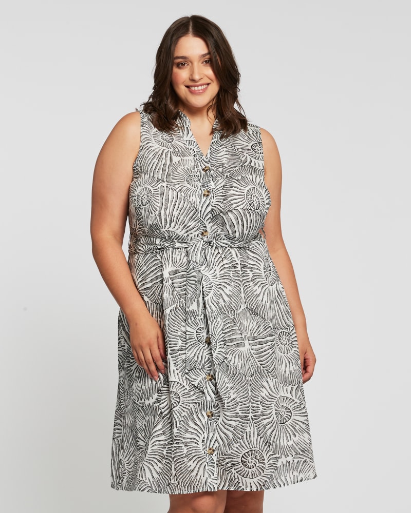 Front of a model wearing a size 4X Nautilus Dress in Print by Estelle. | dia_product_style_image_id:264737